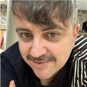 Licenciado en Bellas Artes en Reino Unido, entusiasta, perfeccionista y profesional